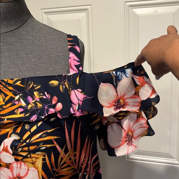 Off the shoulder Top * NWOT * - Picture 6 of 6